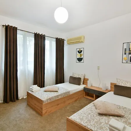 Апартаменти Grand Elegance - 2br